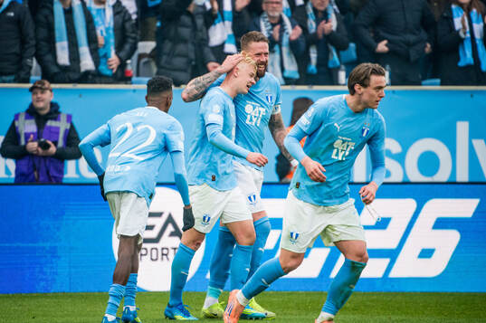 Malmö FFs Otto Rosengren jublar med Pontus Jansson
