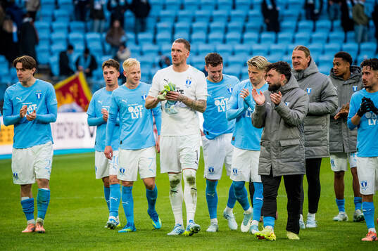 Malmö FFs målvakt Robin Olsen jublar