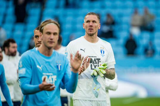 Malmö FFs målvakt Robin Olsen jublar
