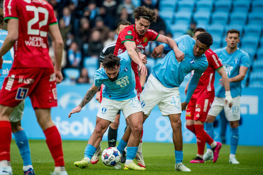 GAISs Viktor Radisic och Malmö FFs Sead Haksabanovic och