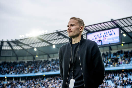 Malmö FF tackar av Oscar Lewicki