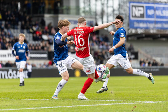 Halmstads Malte Persson och Degerfors Sebastian Ohlsson