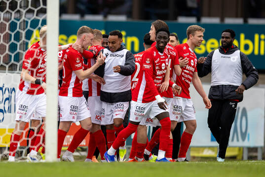 Degerfors Sebastian Ohlsson jublar med laget