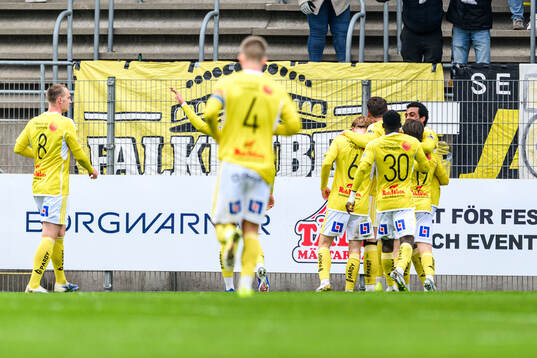 Falkenbergs spelare jublar