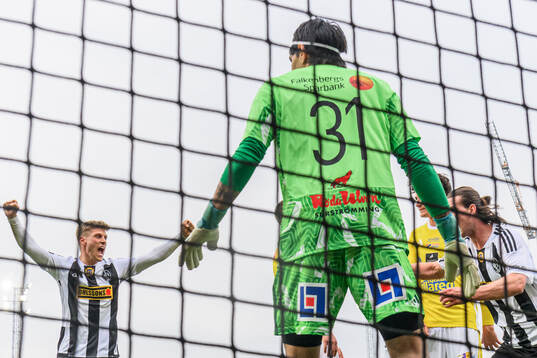Landskronas Tobias Karlsson jublar
