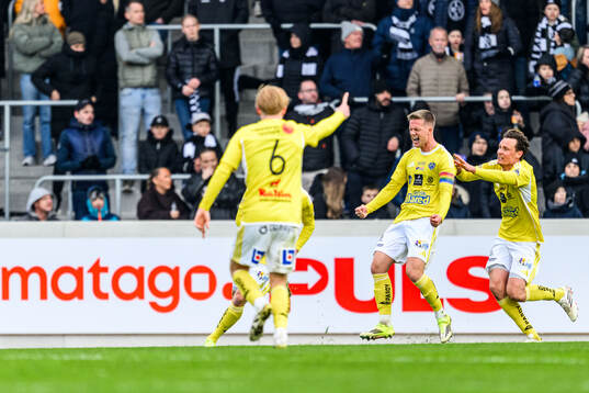 Falkenbergs Tim Stålheden jublar