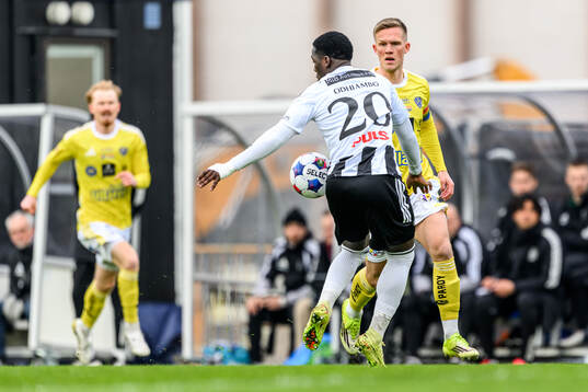 Falkenbergs Tim Stålheden och Landskronas Xavier Odhiambo
