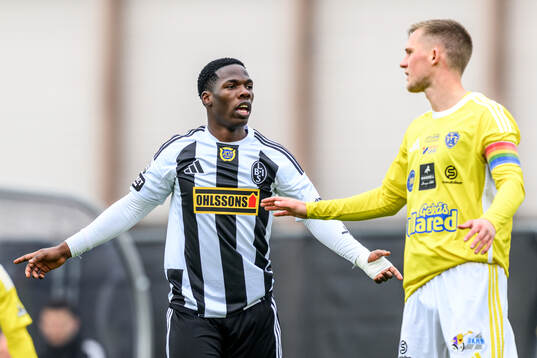Landskronas Xavier Odhiambo reagerar