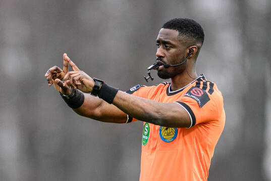 Domare Fredrik Oppong