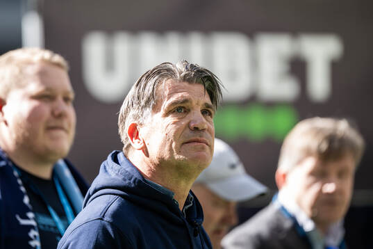 Djurgårdens sportchef Bosse Andersson tackas av