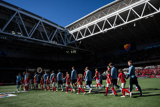 Djurgårdens och Kalmars spelare gör entré