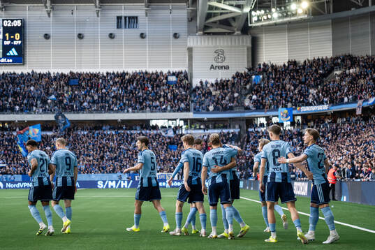 Djurgårdens Bo Hegland jublar med lagkamrater