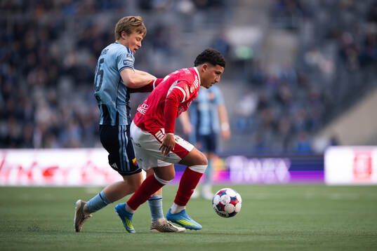 Djurgårdens Bo Hegland och Kalmars Nassef Chourak