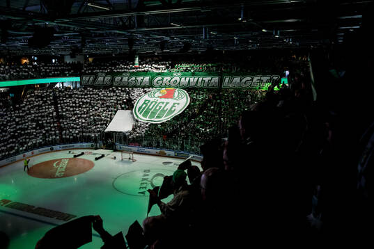 Rögles supportrar med ett tifo
