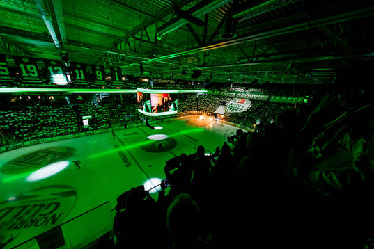 Rögles supportrar med ett tifo