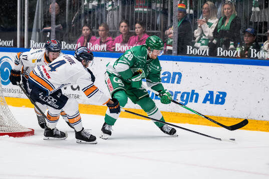 Växjös Keegan Lowe och Rögles Anton Bengtsson