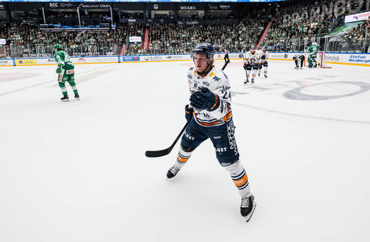 Växjös Karl Henriksson jublar