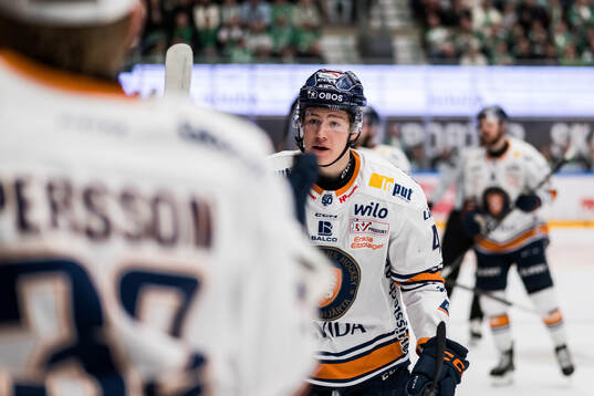 Växjös Leo Sahlin Wallenius jublar