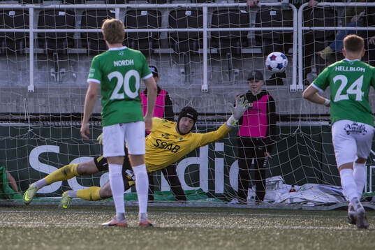 3-4 bakom Brages målvakt Viktor Frodig