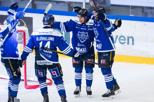 Karlskogas Simen Andre Edvardsen jublar med Kalle Jellvert