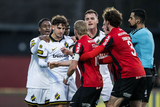 AIKs Taha Ayari och Brommapojkarnas Simon Strand