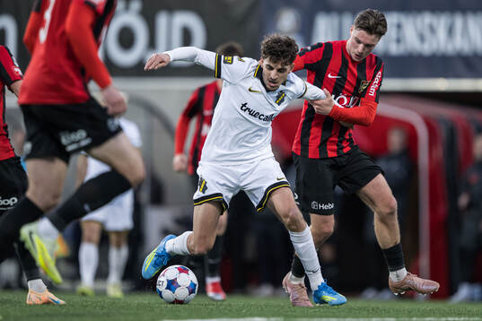 AIKs Taha Ayari och Brommapojkarnas Kaare Brøckner Barslund