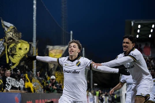 AIKs Victor Goncalves Andersson jublar med Lukas Bergquist