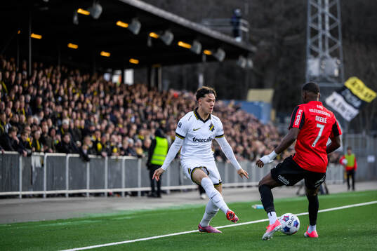 AIKs Charlie Pavey och Brommapojkarnas Obilor Denzel Okeke