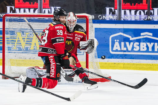Luleås Pontus Själin och målvakt Matteus Ward