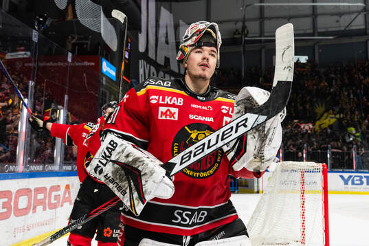 Luleås målvakt Matteus Ward jublar