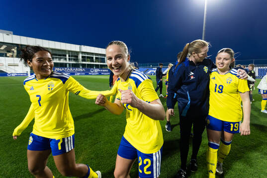 Evelina Duljan and Mathilde Janzen of Sweden celebrate