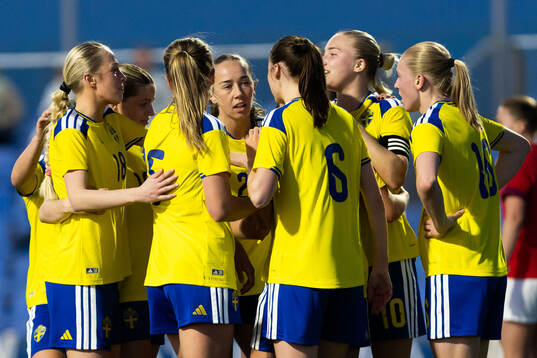Mathilde Janzen of Sweden celebrates