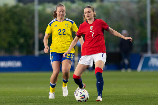 Mathilde Janzen of Sweden and Eline Hegg of Norway