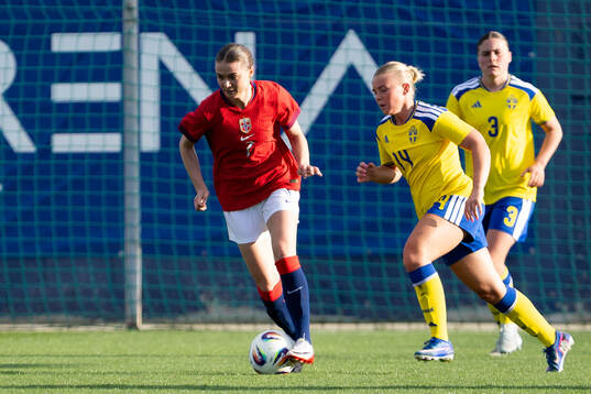 Eline Hegg of Norway and Matilda Nildén of Sweden