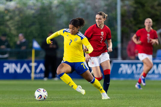 Evelina Duljan of Sweden and Eline Hegg of Norway