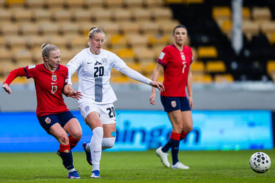 Thea Bjelde of Norway and Zara Kramžar of Slovenia