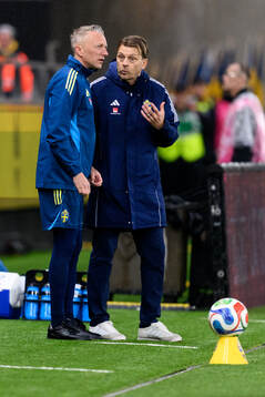 Assistant coach Niklas Egnell and head coach Tony