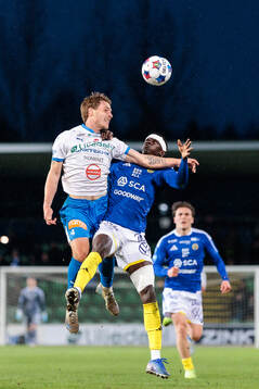 IFK Värnamos Samuel Ohlsson och GIF Sundsvalls Suwaibou
