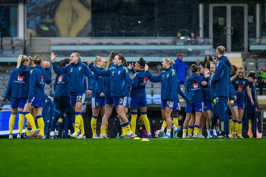 Elma Junttila Nelhage and Sofia Reidy of Sweden