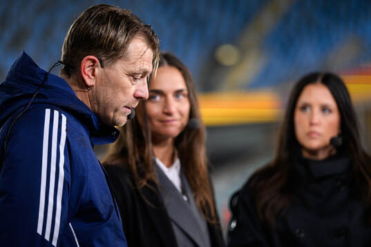 Head coach Tony Gustavsson in SVT’s studio