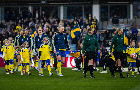 Smilla Holmberg, goalkeeper Jennifer Falk and Stina