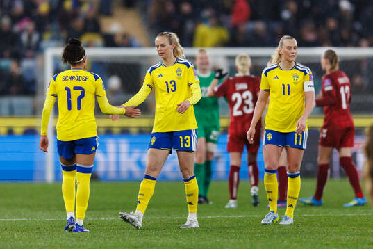 Felicia Schröder, Amanda Ilestedt and Stina Blackstenius