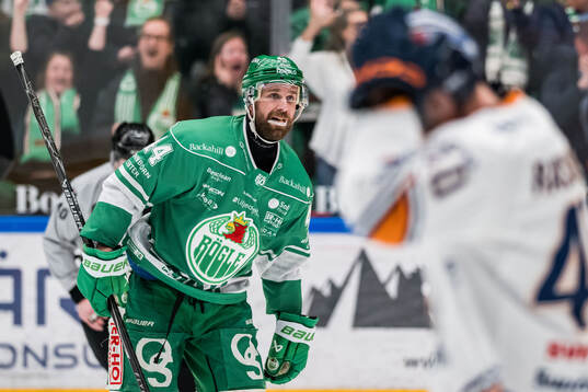 Rögles Calvin De Haan jublar