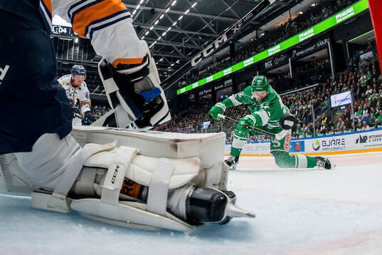 Bläddra bland fler bilder av Ishockey, SHL, Semifinal 4, Rögle - Växjö