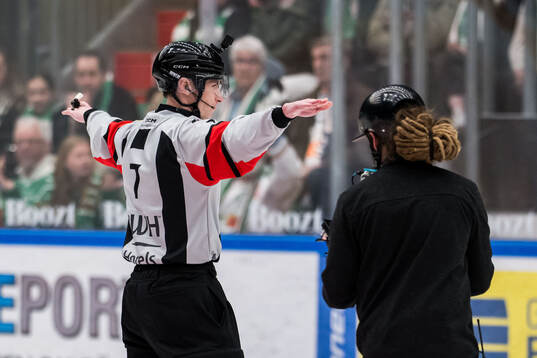 Domare Christoffer Holm dömer bortdömt mål