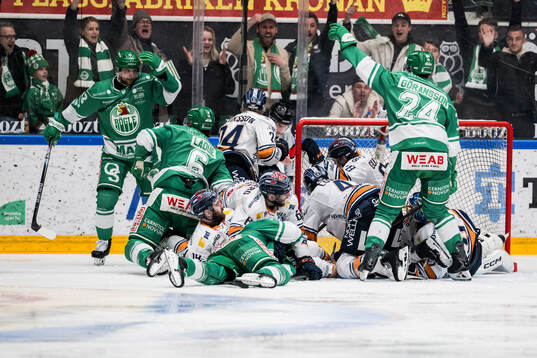 Rögles Paul Ladue gör 4-0 som senare dömdes bort