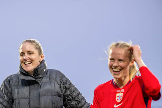 Head coach Gemma Grainger and Julie Blakstad of Norway