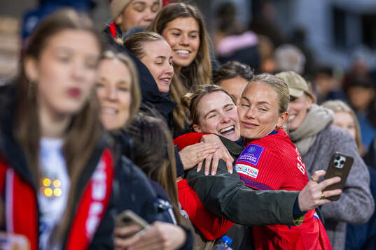 Guro Bergsvand of Norway with friends