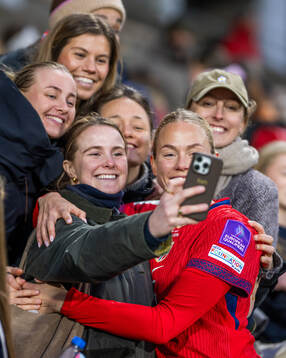 Guro Bergsvand of Norway with friends