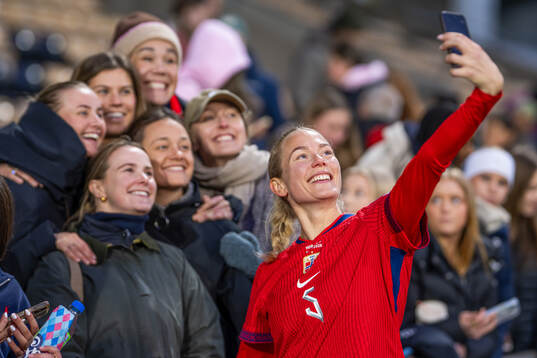 Guro Bergsvand of Norway with friends